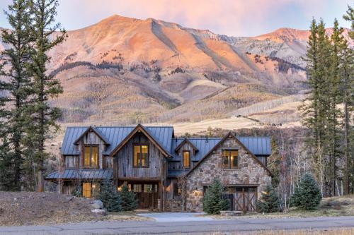 OVERLOOK HAUS by Exceptional Stays - image 4
