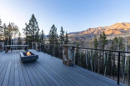 OVERLOOK HAUS by Exceptional Stays - image 6