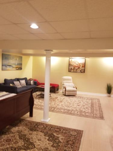 Superb Basement close to the Gaylord MGM Outlets National Harbor in Fort Washington, USA