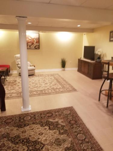 Superb Basement close to the Gaylord MGM Outlets National Harbor in Fort Washington, USA