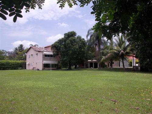 CASA AC FUTEBOL PISCINA SAUNA CHURR E PIZZA LENHA