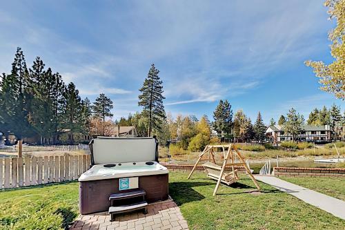 Mallard Lagoon Escape - Private Hot Tub & Dock home - main image