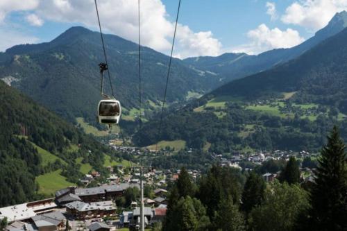 Les Cimes, Chaleureux studio 4 pers, 50m du télécabine, vue dégagée sur les pistes, DRAPS NON COMPRIS