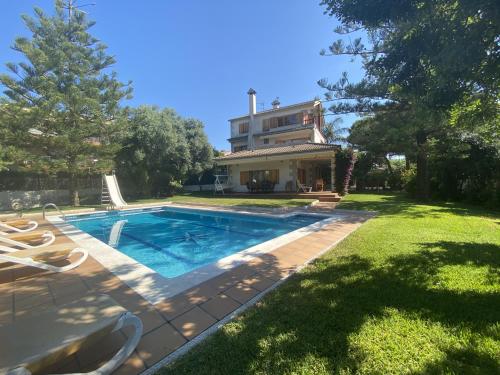  TH64 Villa Creixell for 10 people in Creixell