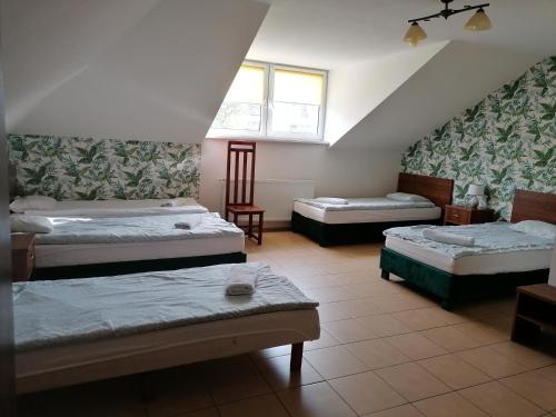 1 double bed, 3 twin beds