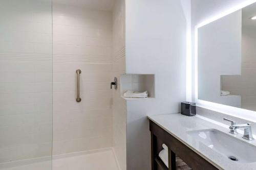 Comfort Inn & Suites in Olive Branch, USA