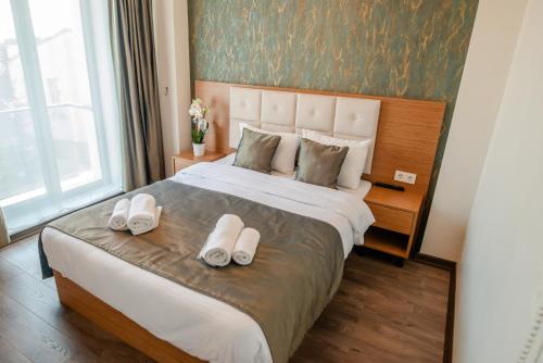 The Camelot Hotel - image 4