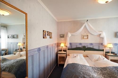Kucher's Landhotel 3.9km von Utzerath entfernt