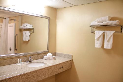 Comfort Inn & Suites Syracuse-Carrier Circle