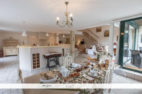 Facilities, LA GRANGE DE BELLEFONTAINE et sa piscine privee in Bellefond