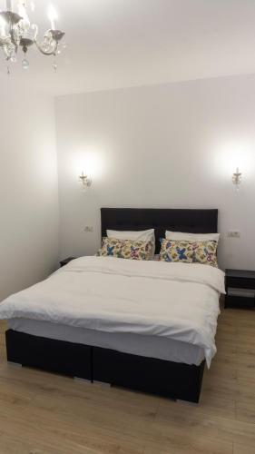 M Rooms - main image