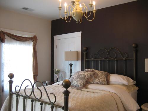Riverside Gables Bed and Breakfast – Berea, OH