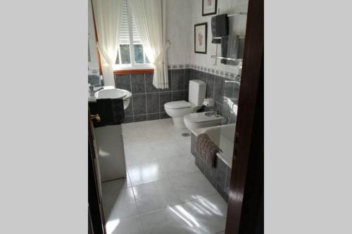 APARTAMENTO RURAL DUPLEX ( 270 metros.) DE 4 HAB. EN TOMIÑO CON JARDIN PRIVADO