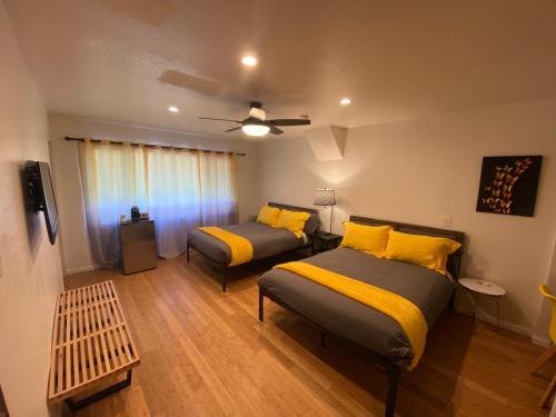 2 double beds