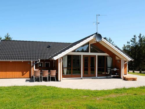  8 person holiday home in Ulfborg, Pension in Sønder Nissum bei Lillelund