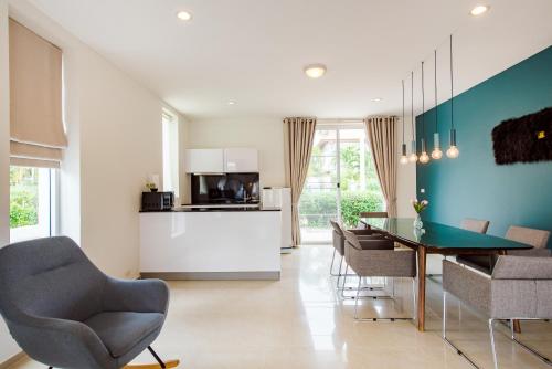 Kitchen, The Beach Village Resort in Samroiyod