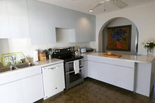 Kitchen, Sound Winds private oceanfront estate with private tennis court & swim dock Property overview in Bermuda