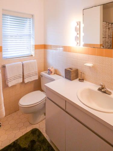 Bathroom, Sound Winds private oceanfront estate with private tennis court & swim dock Property overview in Bermuda