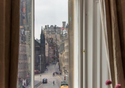 St Giles Royal Mile - image 7
