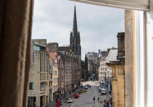 St Giles Royal Mile - image 3