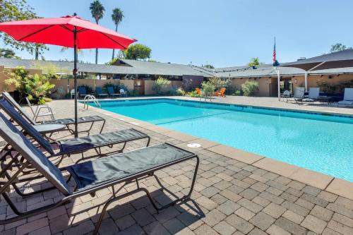Swimming pool, Carlton Oaks Lodge, Ascend Hotel Collection in Santee (CA)