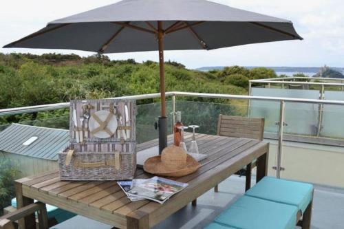 Beachcomber- Luxury Home With Hot Tub In Marazion, Perranuthnoe, Cornwall