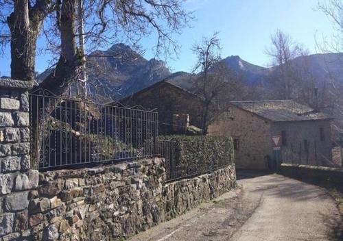  The Fountains House in Crémenes