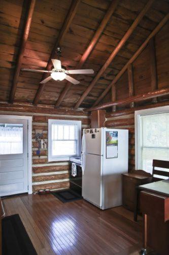 Main Cabin - STARRY NIGHTS cabin - image 10