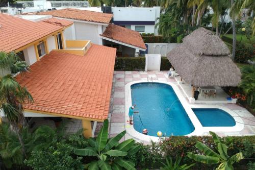 Casa familiar con alberca - Club Santiago