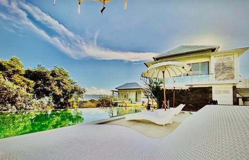 Swimming pool, Volcano Terrace Bali in Kintamani