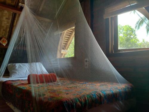 1 queen bed, 2 twin beds