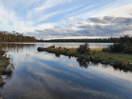 Lake Yalleena Nature Retreat