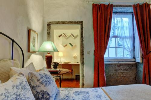 Old Mansion located by the Douro river - image 6