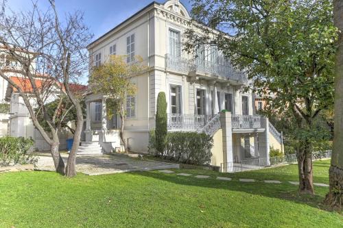 IMMOGROOM-EXCLUSIVE- 4 5 min from beaches-PARKING- POOL -CONGRESS