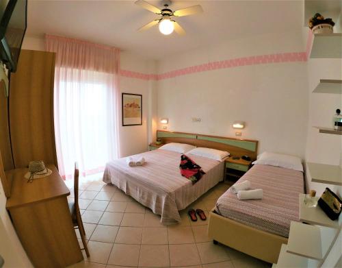 Hotel Holland - image 8