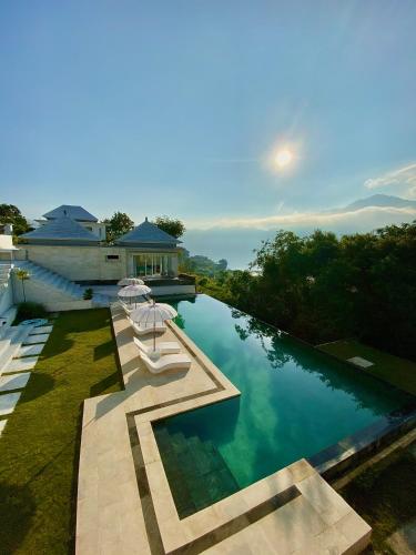 Swimming pool, Volcano Terrace Bali in Kintamani