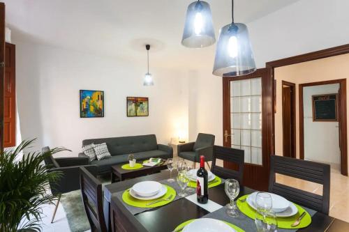  Spacious, bright apartment next to the old town in Valencia