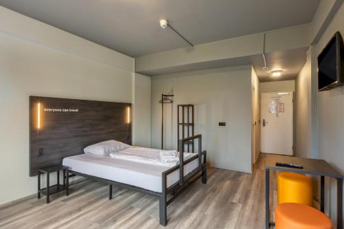 Single Room image 4