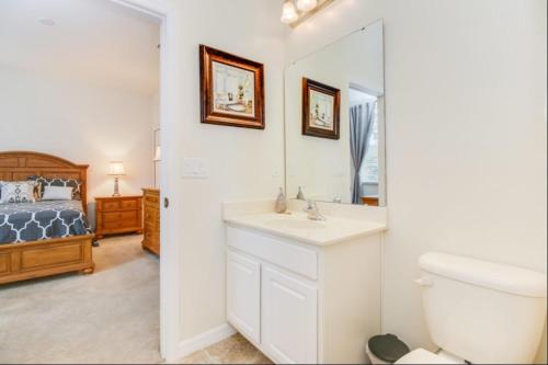 Spacious 4BR Home at Bella Vida Resort with Pool & Free Parking - image 3