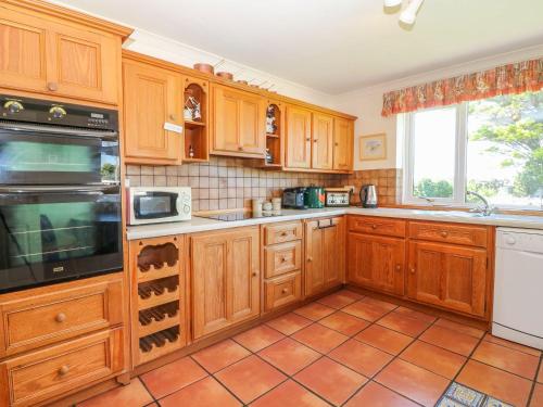 Charming 2 Bed House near Rhoscolyn