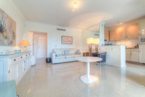 IMMOGROOM - Sea view - Terrace- Swimming-Pool 1 min from the beach