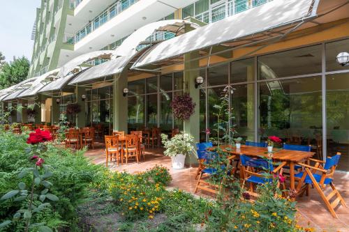 Ivana Palace Hotel - image 3
