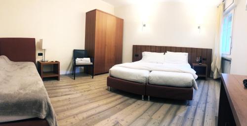 3 twin beds