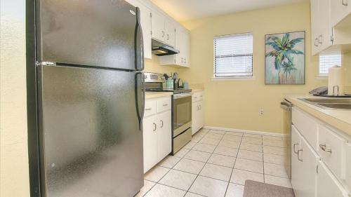 Seashell by Teeming Vacation Rentals - image 5