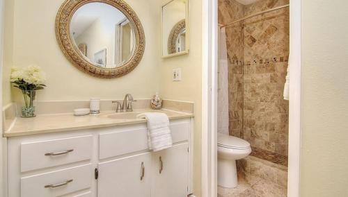 Seashell by Teeming Vacation Rentals - image 8