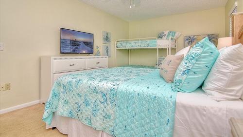 Seashell by Teeming Vacation Rentals - image 10
