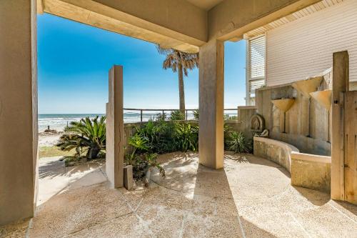 An Oceanfront Experience - main image