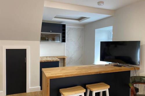 The Hideaway - Farm Stay with hottub, pool table and outdoor cinema in Н'ювмілнс