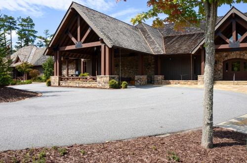 Luxe Big Canoe Resort Home with 3 Decks and Mtn Views! in Big Canoe
