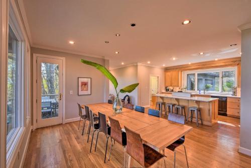 Luxe Big Canoe Resort Home with 3 Decks and Mtn Views! in Big Canoe